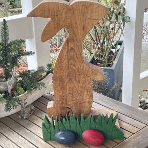 XL Osterhase Fredi aus massivem Buchenholz